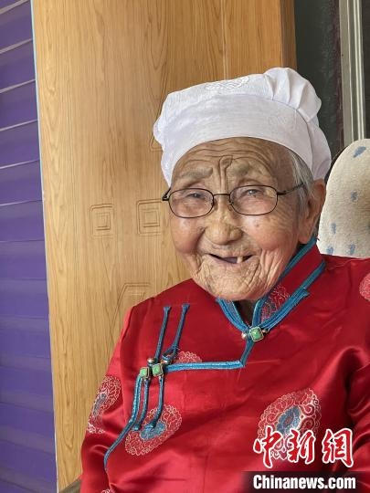 薩仁托婭拍攝的“草原母親”?！∷_仁托婭供圖