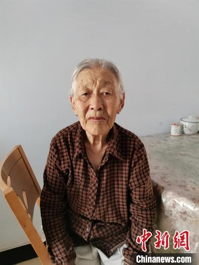 薩仁托婭拍攝的“草原母親”?！∷_仁托婭供圖
