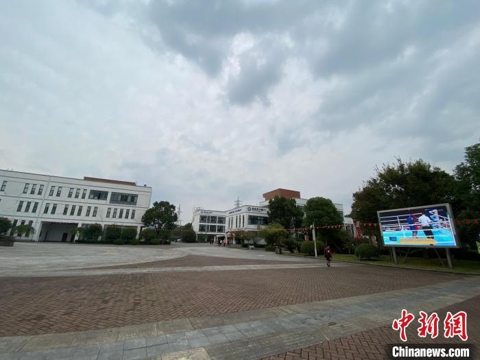 寧波市第二少年兒童業(yè)余體育學(xué)校?！×植?攝