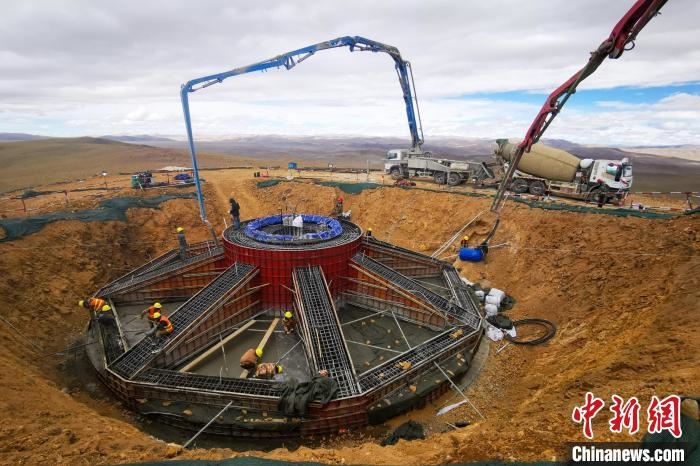 資料圖為該風電場建設現(xiàn)場?！≈袊娊瘓F成都勘測設計研究院有限公司 供圖