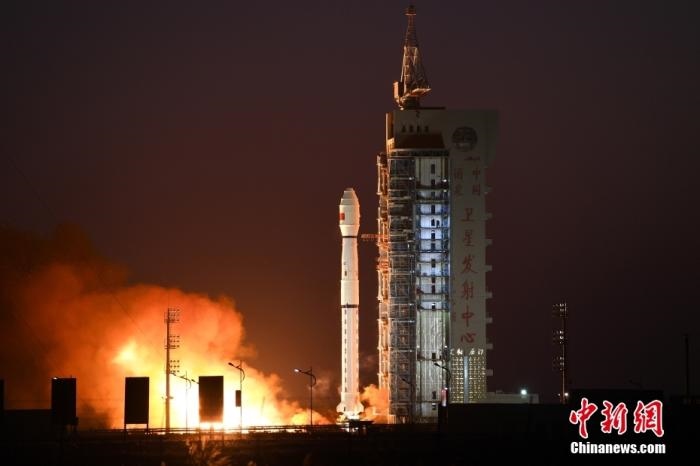 11月23日7時45分，中國在酒泉衛(wèi)星發(fā)射中心用長征四號丙運載火箭，成功將高分三號02星發(fā)射升空。 <a target='_blank' href='/'>中新社</a>發(fā) 汪江波 攝 　