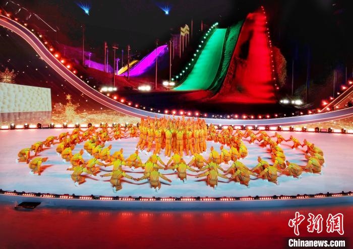 圖為河北省第三屆冰雪運(yùn)動(dòng)會開幕現(xiàn)場?！±钶x 攝