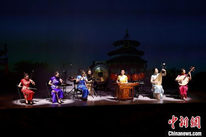 6日，“相約北京”奧林匹克文化節(jié)暨第22屆“相約北京”國際藝術節(jié)在京開幕?！?lt;a target='_blank' href='/'>中新社</a>記者 富田 攝