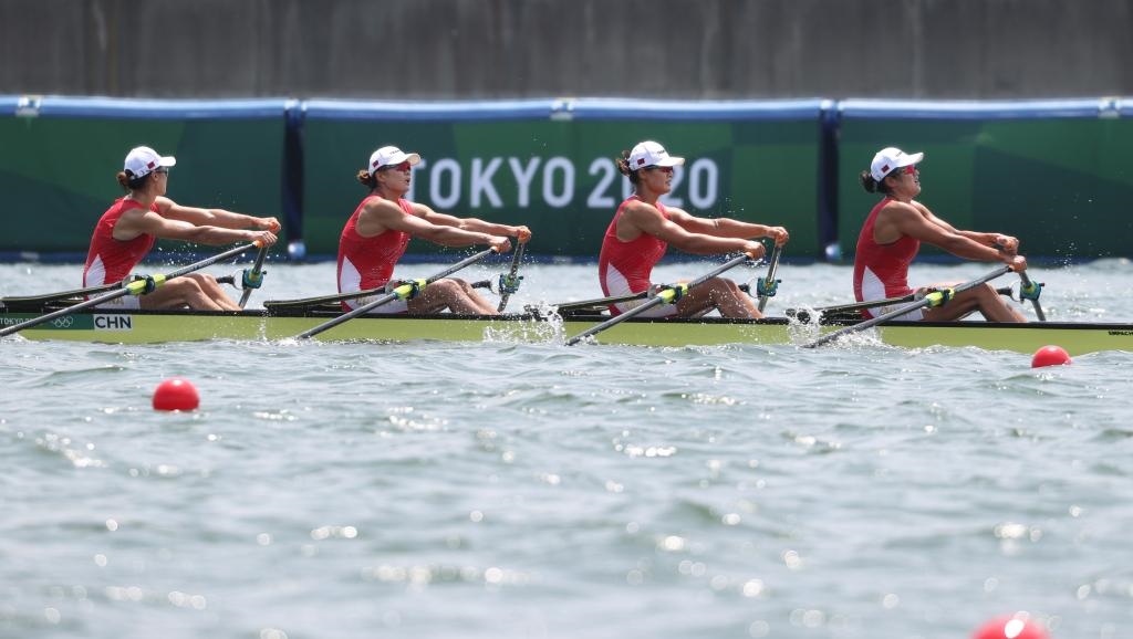 7月28日，中國隊選手陳云霞、張靈、呂揚、崔曉桐在比賽中。新華社記者杜瀟逸攝.jpg