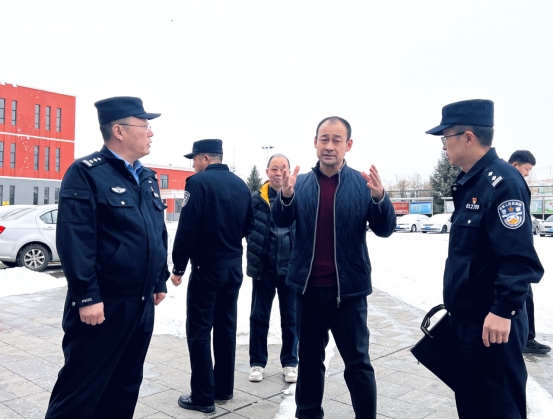 站好“護學(xué)崗”，守護“成長路”——南地公安持續(xù)開展護學(xué)行動774.png