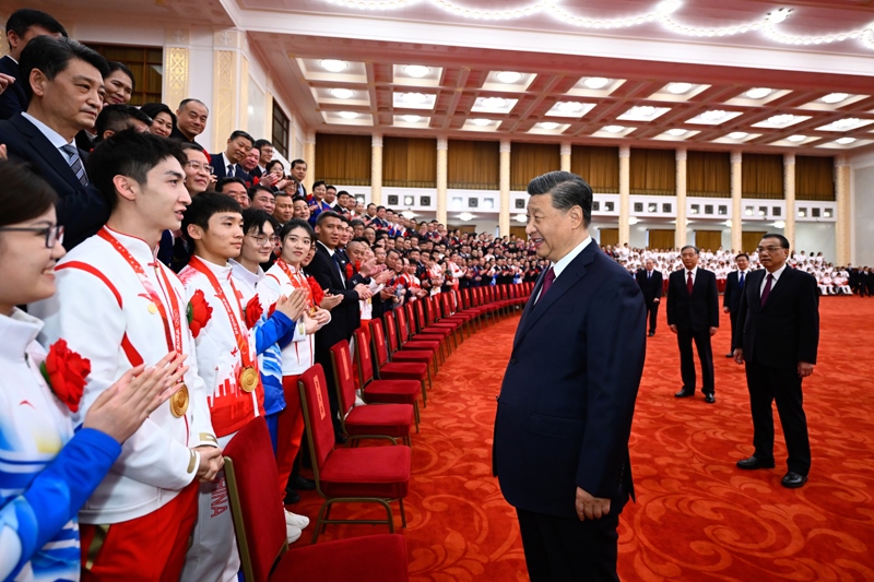 2022年4月8日，習(xí)近平總書記會見北京冬奧會、冬殘奧會突出貢獻(xiàn)集體代表、突出貢獻(xiàn)個(gè)人和中國體育代表團(tuán)成員。