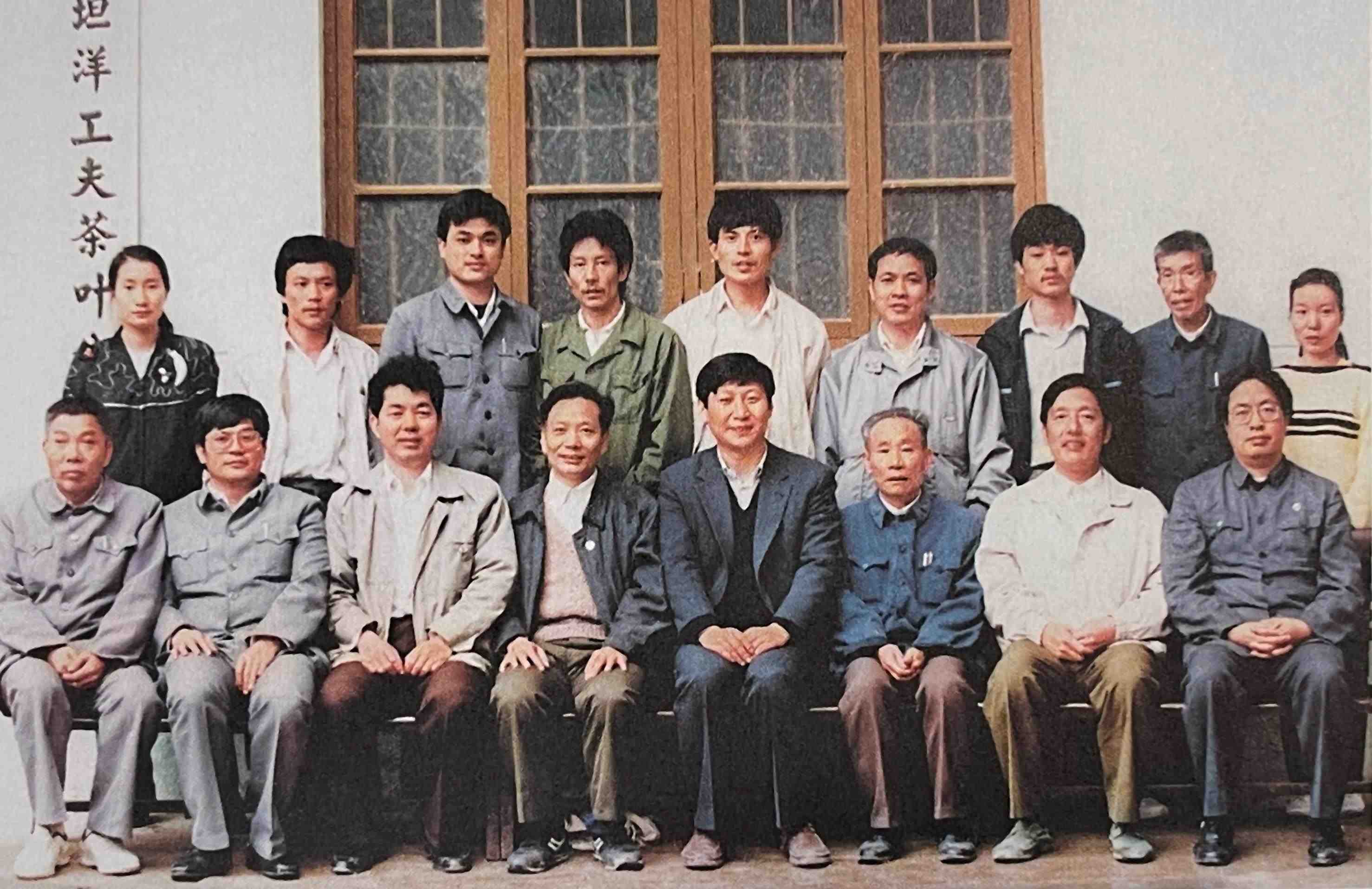 1990年5月，剛調任福州市委書記的習近平到寧德交接工作時，調研福安市社口鄉(xiāng)坦洋工夫茶葉公司。