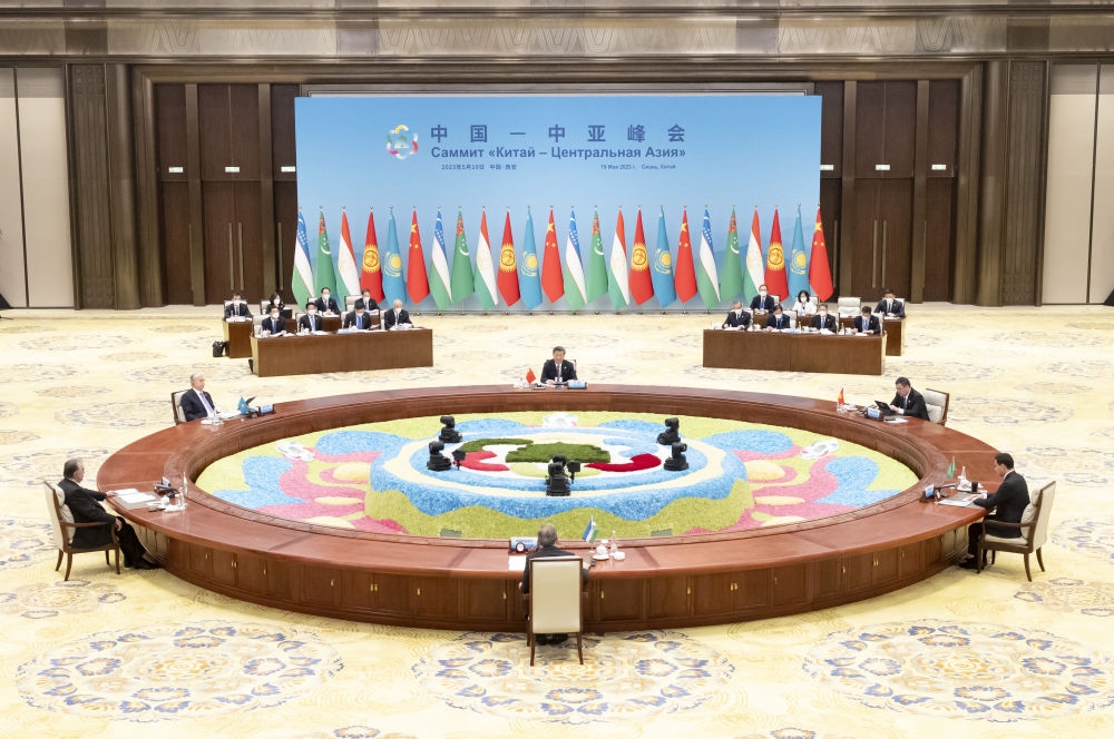 5月19日上午，國家主席習近平在陜西省西安市主持首屆中國－中亞峰會并發(fā)表題為《攜手建設守望相助、共同發(fā)展、普遍安全、世代友好的中國－中亞命運共同體》的主旨講話。哈薩克斯坦總統(tǒng)托卡耶夫、吉爾吉斯斯坦總統(tǒng)扎帕羅夫、塔吉克斯坦總統(tǒng)拉赫蒙、土庫曼斯坦總統(tǒng)別爾德穆哈梅多夫、烏茲別克斯坦總統(tǒng)米爾濟約耶夫出席。新華社記者 丁海濤 攝
