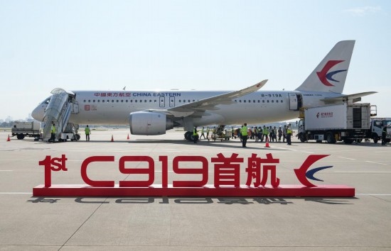 這是在上海虹橋國際機(jī)場停機(jī)坪拍攝的C919飛機(jī)（5月28日攝）。新華社記者丁汀攝