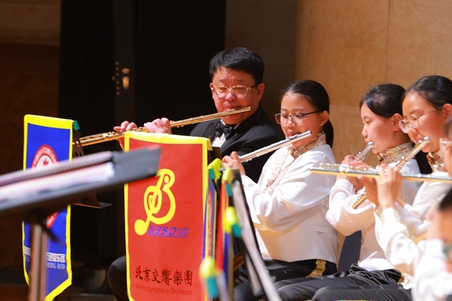 “樂動金帆 ‘藝’起交響”為主題的專場音樂會現(xiàn)場。主辦方供圖
