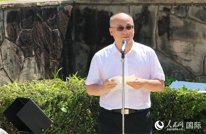 昆明市副市長安恩法在紀(jì)念儀式上致辭。人民網(wǎng) 許可攝