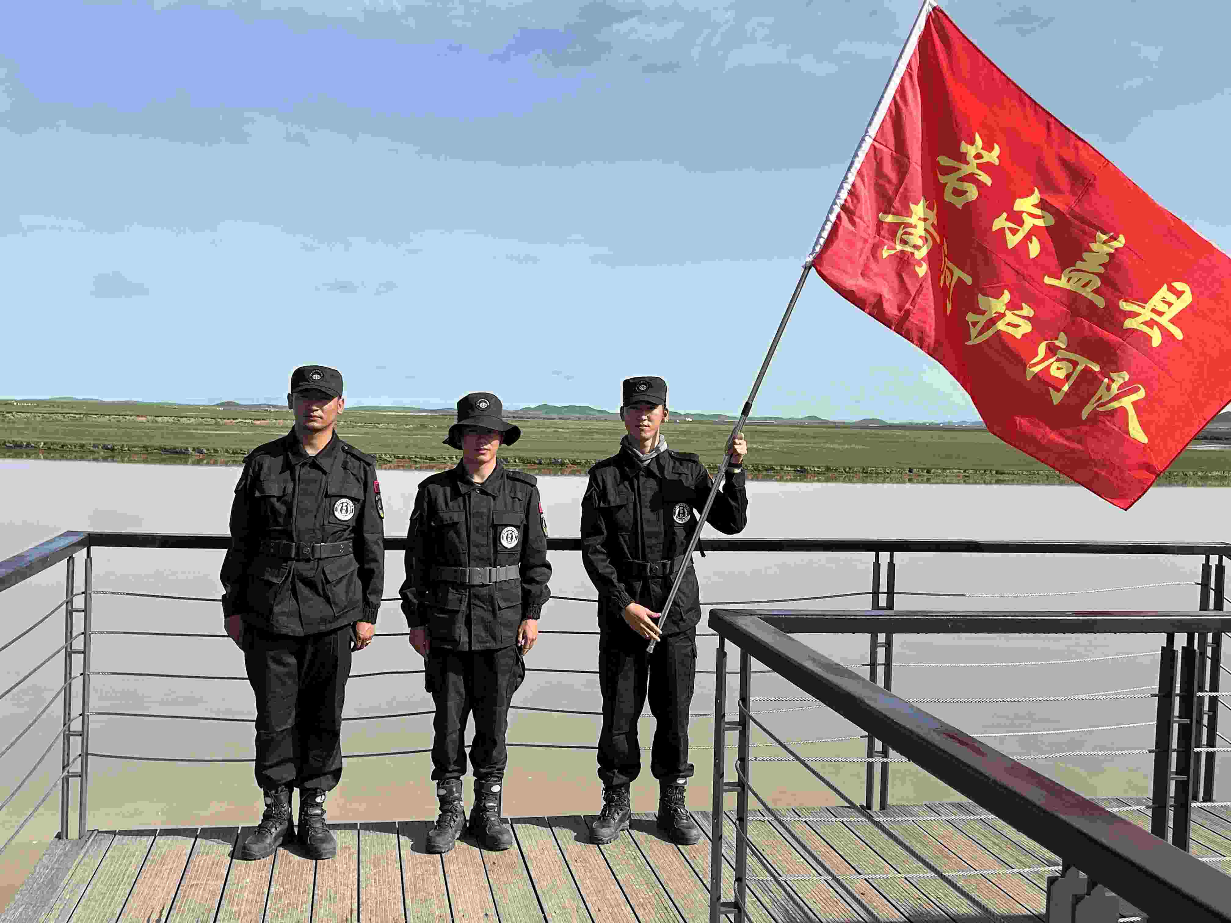 若爾蓋縣黃河護(hù)河隊(duì)。人民網(wǎng) 周靜圓攝