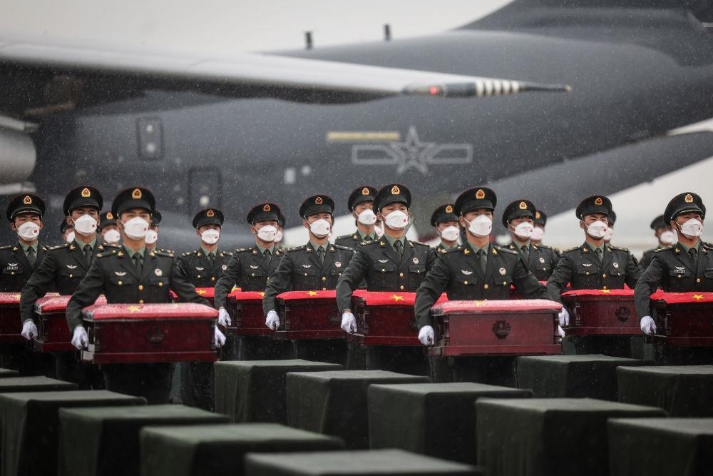 △2022年9月16日，載運著88位在韓中國人民志愿軍烈士遺骸及837件遺物的空軍專機降落在沈陽桃仙國際機場，英雄們回到祖國懷抱。