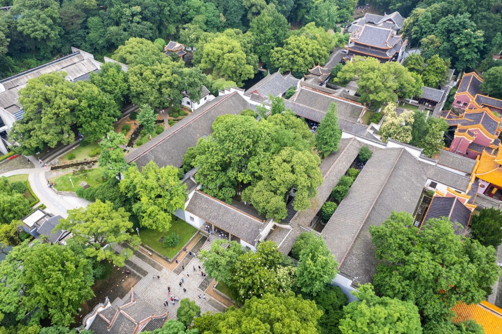 這是2023年6月8日在長(zhǎng)沙市岳麓區(qū)拍攝的岳麓書院（無(wú)人機(jī)照片）。新華社記者 陳思汗 攝