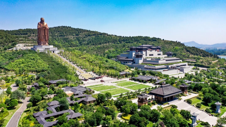 這是2023年6月8日拍攝的山東省曲阜市尼山圣境（無人機照片）。新華社記者 郭緒雷 攝