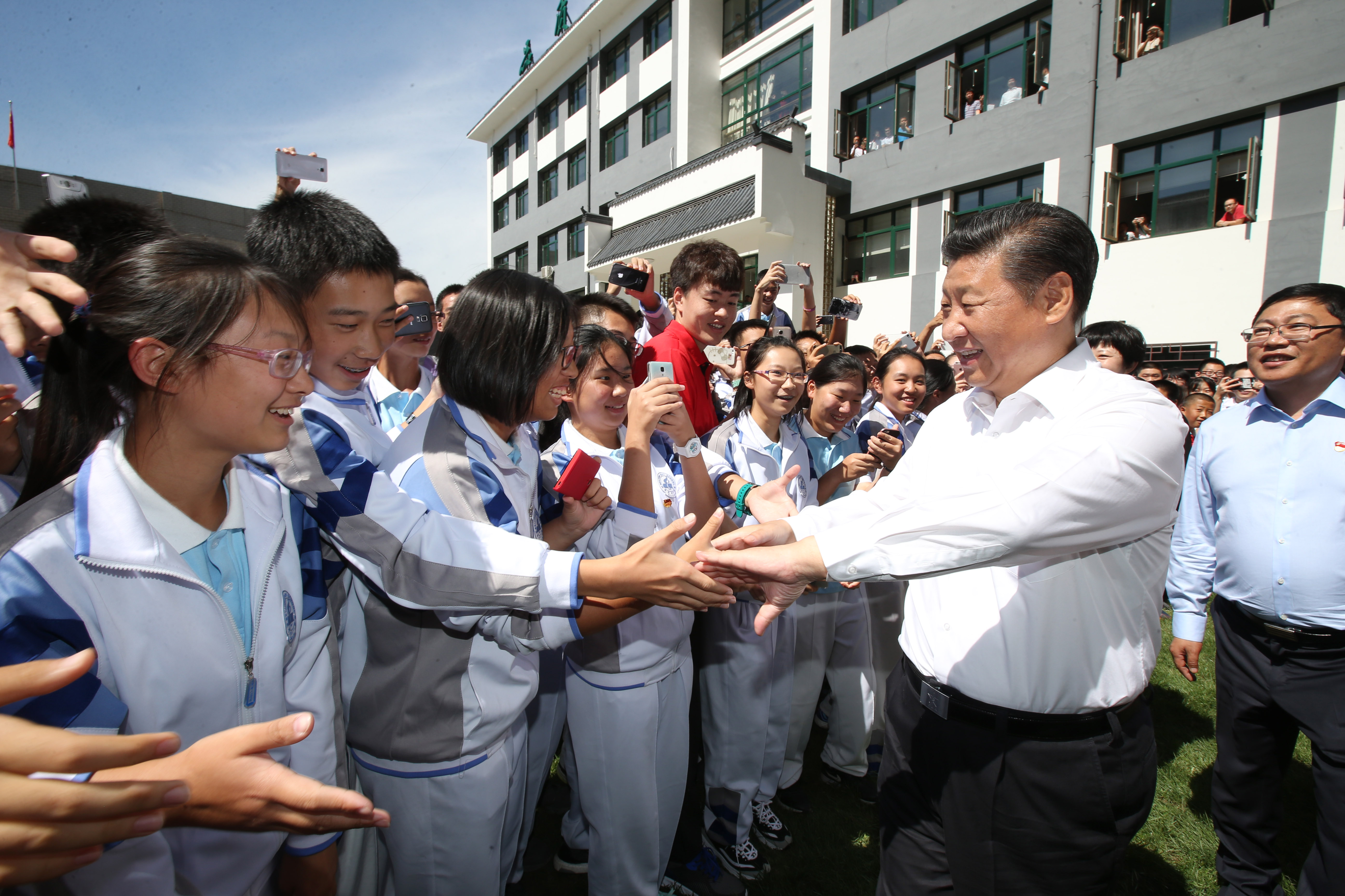 2016年9月9日，習(xí)近平總書記來到位于北京市海淀區(qū)的八一學(xué)?？赐麕熒? width=
