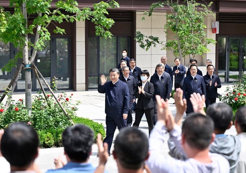 2023年5月10日，習(xí)近平在河北省雄安新區(qū)容東片區(qū)南文營社區(qū)考察。