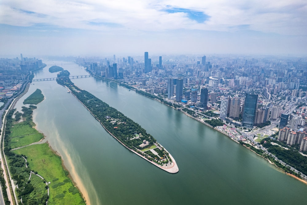 這是6月9日拍攝的長沙橘子洲景區(qū)（無人機照片）。新華社記者 陳思汗 攝
