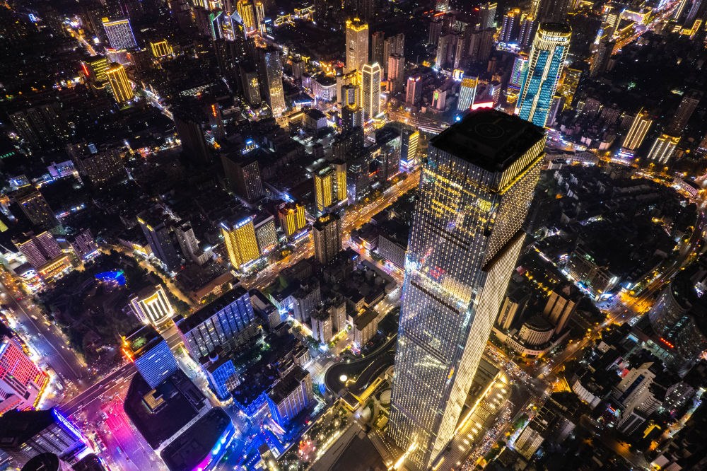 這是6月7日夜間拍攝的長沙城區(qū)景色（無人機照片）。新華社記者 陳思汗 攝