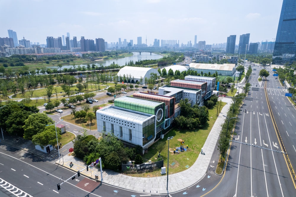  這是在長沙市開福區(qū)拍攝的馬欄山視頻文創(chuàng)產(chǎn)業(yè)園（無人機照片，6月7日攝）。新華社記者 陳思汗 攝