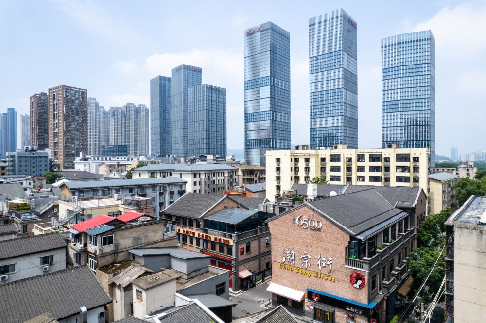  這是在長沙市開福區(qū)拍攝的潮宗街及周邊景色（無人機照片，6月7日攝）。新華社記者 陳思汗 攝