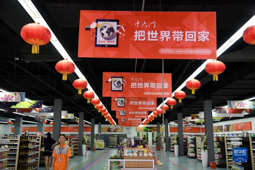 河南省鄭州市“中大門”保稅直購體驗(yàn)中心一角（2016年8月18日攝）。新華社記者 朱祥 攝