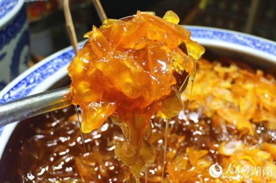 以柚子為原料做的蜂蜜柚子膏。 人民網(wǎng)記者 劉賓攝