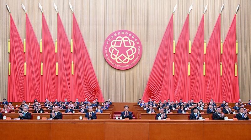 2023年8月31日，第十一次全國(guó)歸僑僑眷代表大會(huì)在北京人民大會(huì)堂開(kāi)幕。習(xí)近平等黨和國(guó)家領(lǐng)導(dǎo)人到會(huì)祝賀