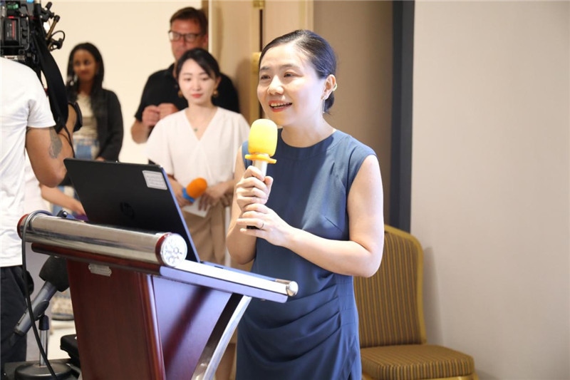圖為吉布提孔子學(xué)院鄒燕舞院長為表彰儀式致辭。吉布提孔子學(xué)院供圖