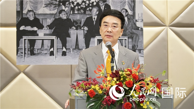 在日中國企業(yè)協(xié)會會長王家馴致祝酒詞。人民網(wǎng) 蔣曉辰攝