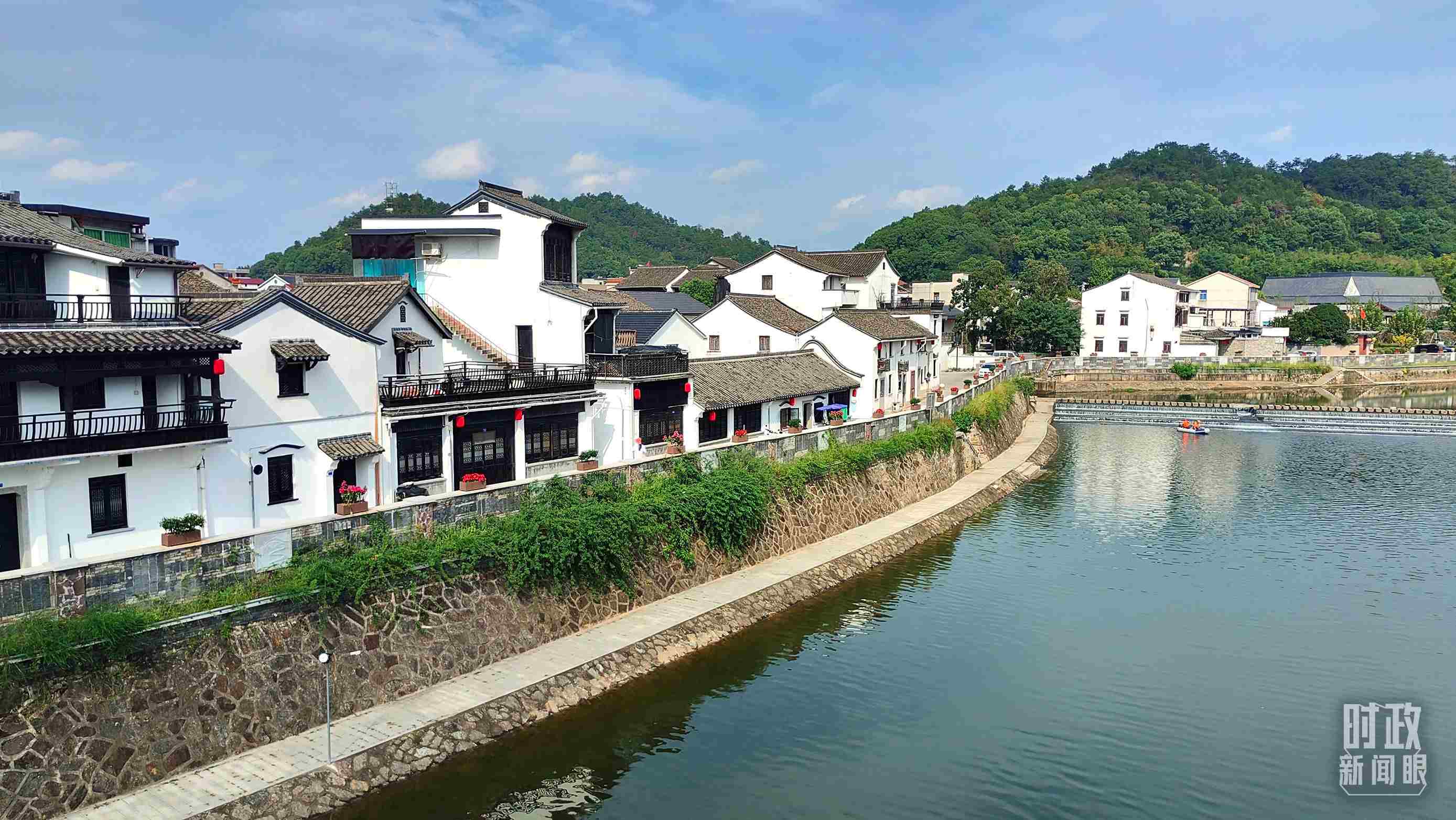 △“楓橋經(jīng)驗”發(fā)源地諸暨市楓橋鎮(zhèn)。（總臺央視記者楊立峰拍攝）