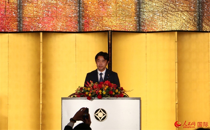 日本外務(wù)大臣政務(wù)官穗坂泰發(fā)表致辭。人民網(wǎng) 許可攝