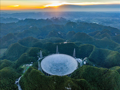 “中國天眼”全景（維護保養(yǎng)期間拍攝）。新華社記者 歐東衢 攝
