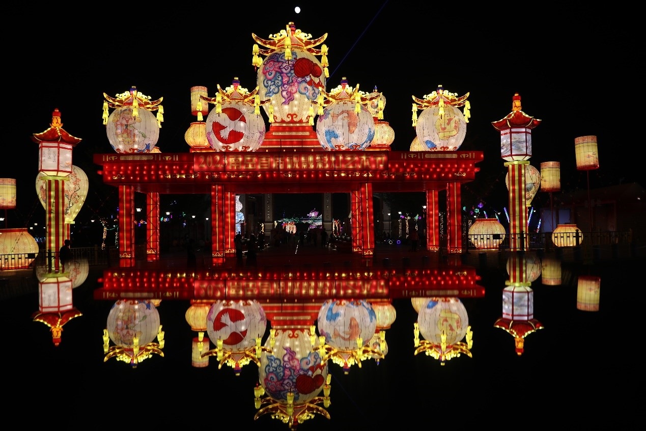 中秋國(guó)慶期間，南岳祝融文旅小鎮(zhèn)舉辦祝融花燈節(jié)。曹正平攝