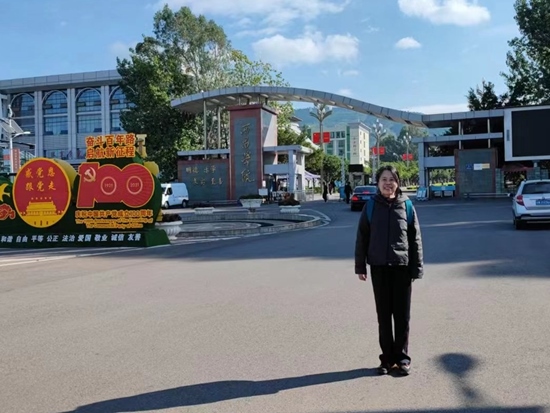 北京交通大學(xué)退休教師李唐軍在西昌學(xué)院。校方供圖