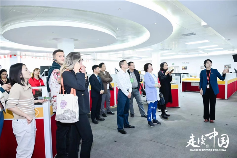 媒體記者參觀天津航空運營控制中心。主辦方供圖。