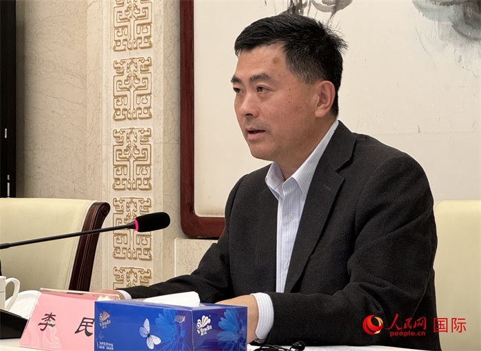 10月31日，歐美同學會秘書長李民在第五屆中法文化論壇媒體吹風會上講話。（人民網(wǎng) 謝瑩攝）