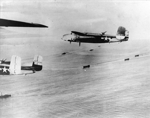 1942年4月18日，美國(guó)航空母艦甲板上B－25解放式轟炸機(jī)起飛轟炸東京工業(yè)區(qū)域，此為日本首次受盟軍之進(jìn)攻。