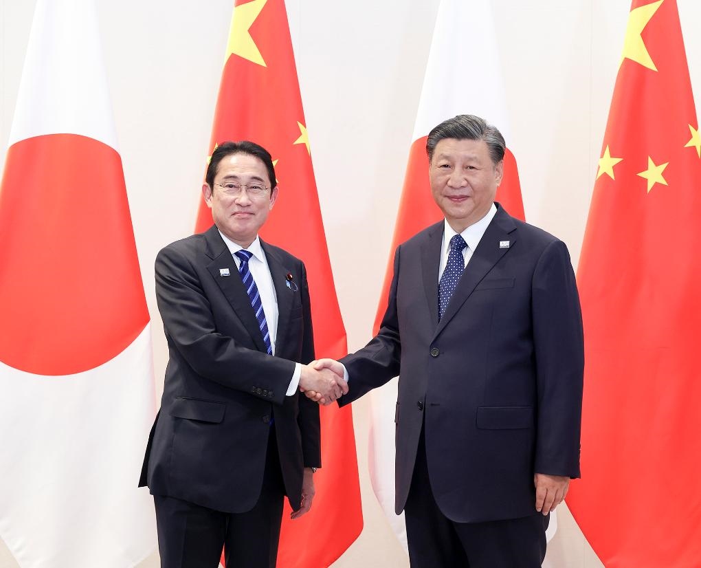 當?shù)貢r間11月16日下午，國家主席習近平在舊金山會見日本首相岸田文雄。