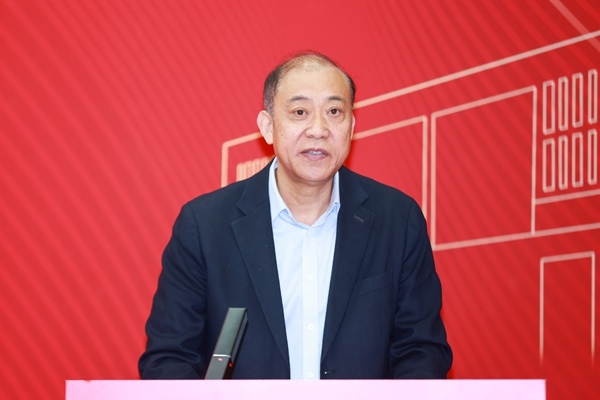 《教育踐悟錄》作者、中央財經(jīng)大學黨委書記何秀超。受訪者供圖