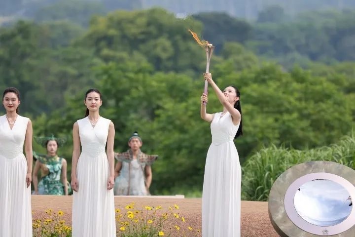 杭州亞運(yùn)會(huì)火種在良渚成功采集。記者 呂之遙 攝