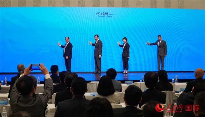 嘉賓共同啟動(dòng)“何以文明”日本特展體驗(yàn)暨2024年總臺(tái)春晚宣介區(qū)。人民網(wǎng) 蔣曉辰攝