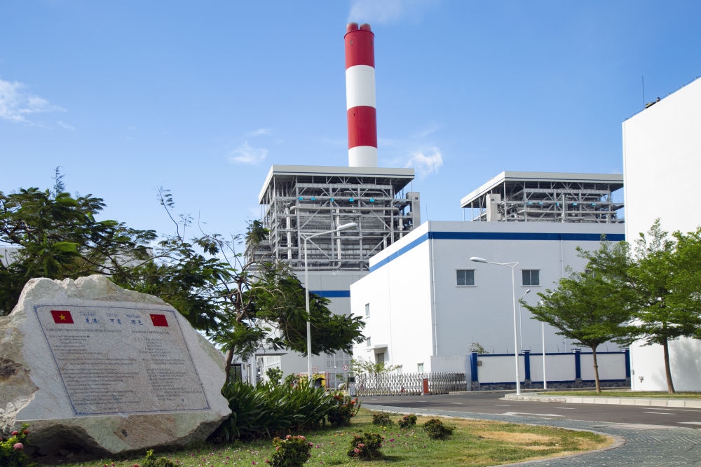 這是2021年3月24日在越南平順省拍攝的越南永新燃煤電廠一期BOT項(xiàng)目廠區(qū)。新華社發(fā)（南方電網(wǎng)越南永新公司供圖）