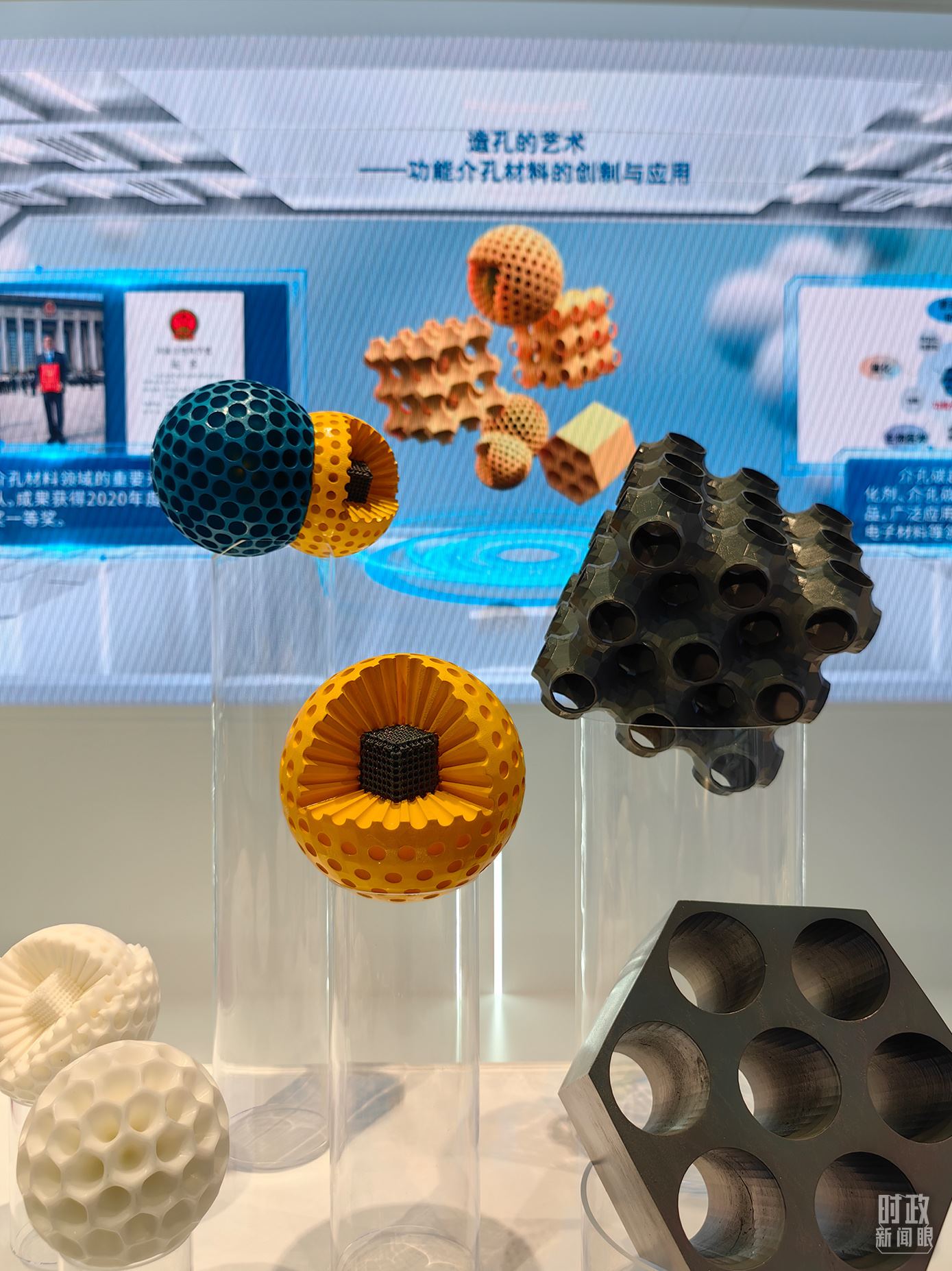 △上?？萍紕?chuàng)新成果展。（總臺(tái)央視記者段德文拍攝）