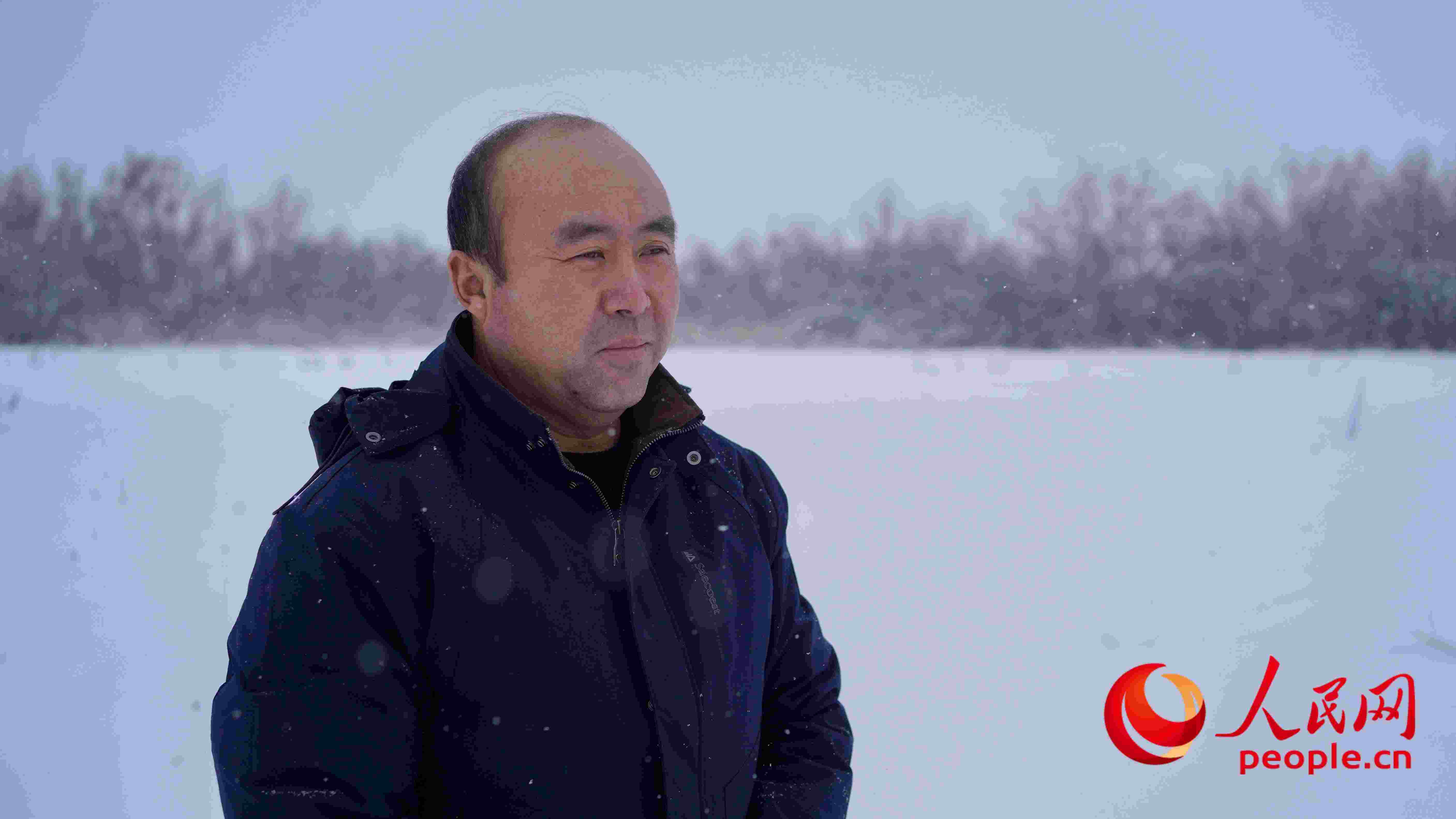 馬曉華回憶當(dāng)年和父親一起種樹的情形，滿是懷念。人民網(wǎng) 周靜圓攝