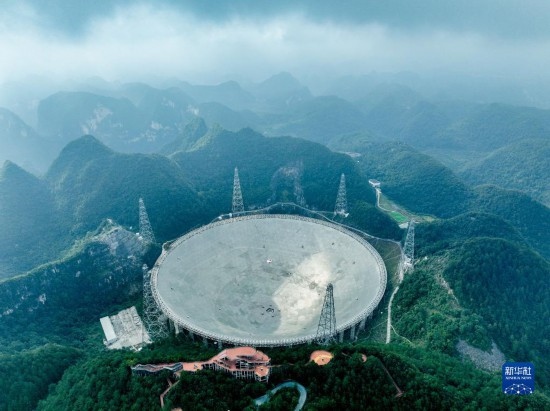這是2023年7月26日拍攝的“中國天眼”全景（無人機照片，維護保養(yǎng)期間拍攝）。 新華社記者 歐東衢 攝