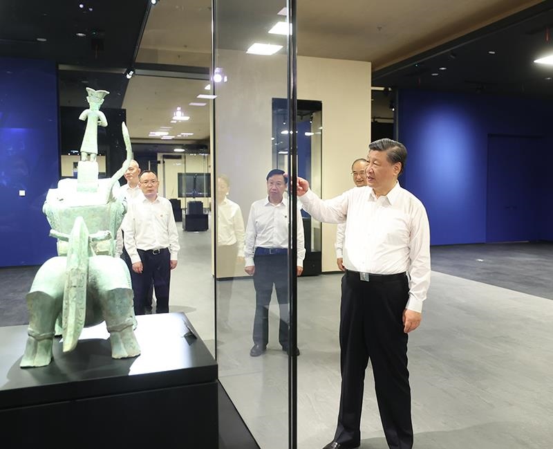 △2023年7月26日，習近平總書記在位于四川德陽市廣漢市的三星堆博物館新館參觀。