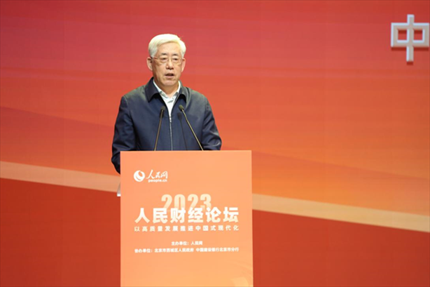 中國(guó)國(guó)際經(jīng)濟(jì)交流中心副理事長(zhǎng)韓永文在論壇現(xiàn)場(chǎng)做主旨發(fā)言。人民網(wǎng)記者 翁奇羽攝