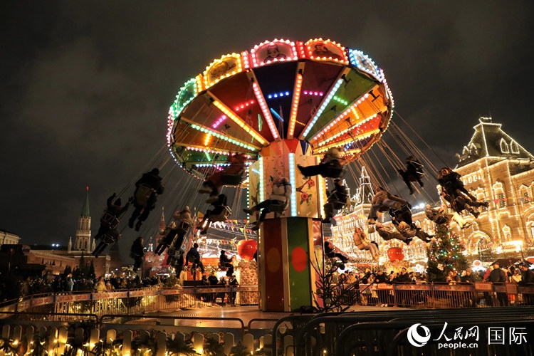 位于莫斯科紅場中央的“古姆”新年集市。人民網(wǎng)記者 隋鑫攝