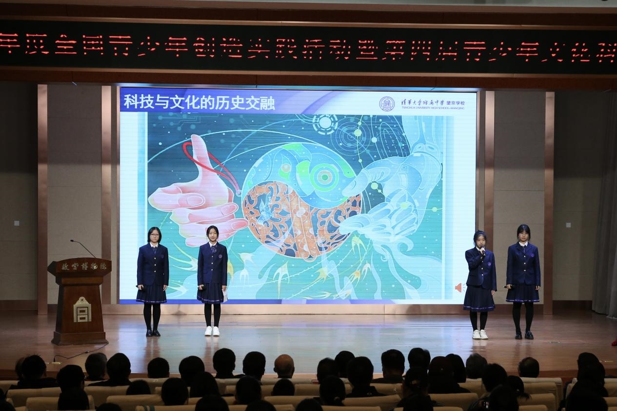 學(xué)生展示作品。主辦方供圖
